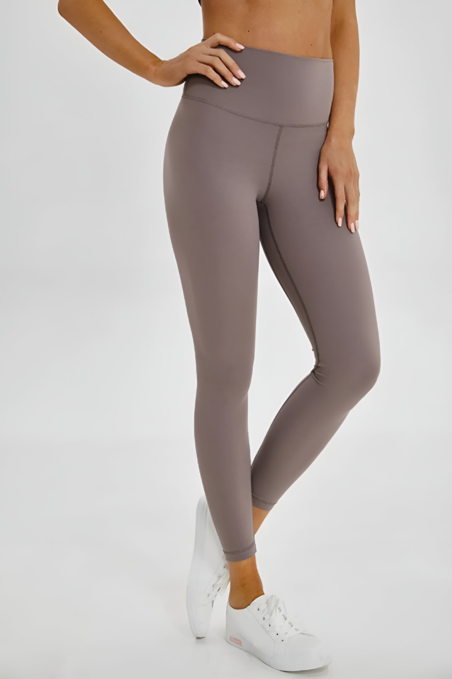 Sleek Lumi-Flex Seamless Sports Leggings