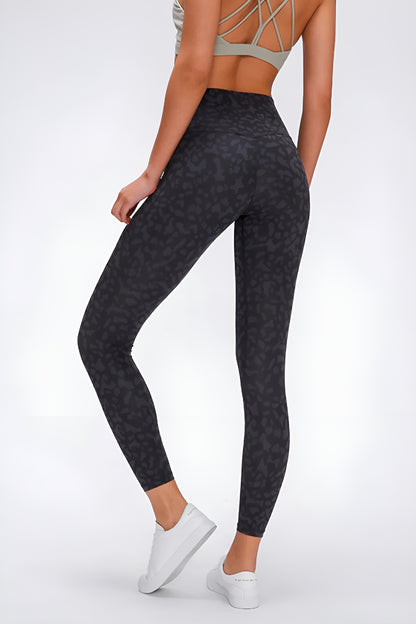 Sleek Lumi-Flex Seamless Sports Leggings